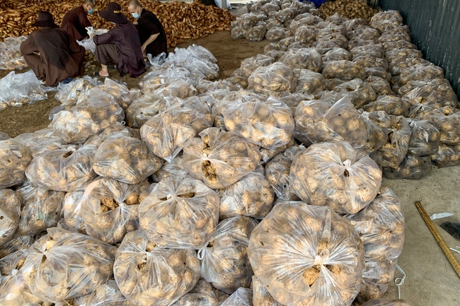 Chùa Hoằng Pháp: Tiếp tục hỗ trợ người dân khó khăn trong đại dịch Covid (đợt 8)